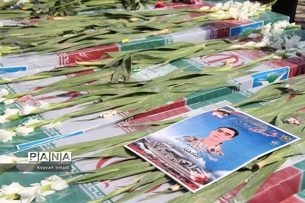 تشییع پیکر پاک ۵ شهید حادثه شناور کنارک نیروی دریایی ارتش در بوشهر