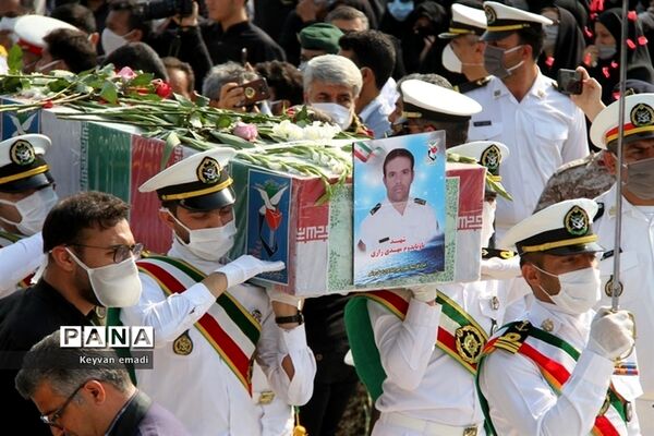 تشییع پیکر پاک ۵ شهید حادثه شناور کنارک نیروی دریایی ارتش در بوشهر