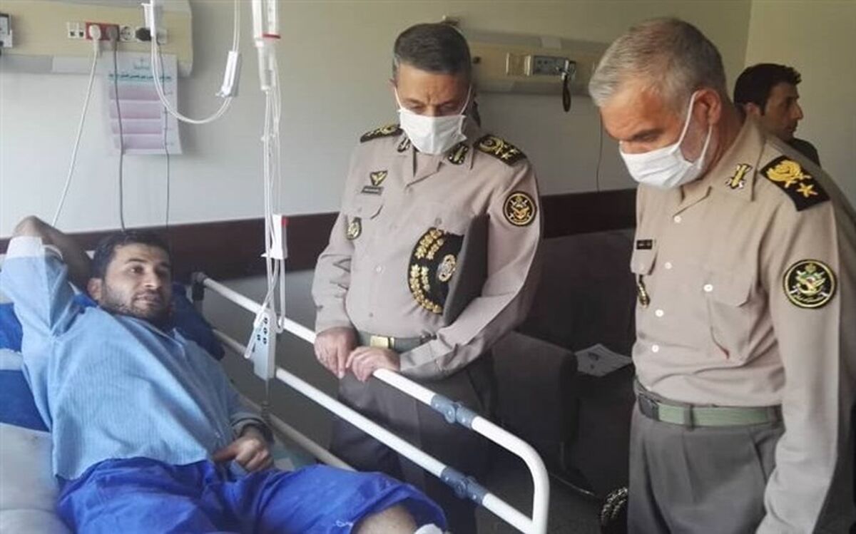 عیادت فرمانده کل ارتش از جانبازان حادثه شناور کنارک