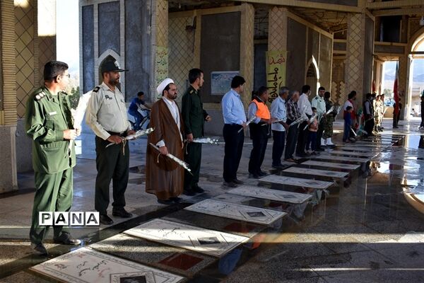 قبور شهدای شهرستان بهاباد گلباران و عطرافشانی