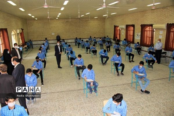 بازدید مدیرکل آموزش و پرورش استان بوشهر از حوزه‌های امتحانی