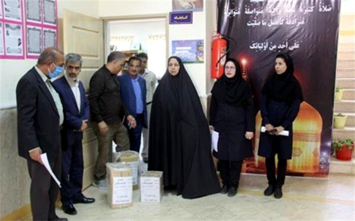 اهدای بسته‌های آموزشی به دانش آموزان کمیته امداد در سیستان و بلوچستان