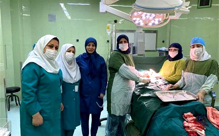 خارج کردن توده 30 سانتیمتری به وزن 7.5 کیلوگرم از شکم خانم 27 ساله
