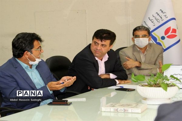 نشست کار گروه استانی لباس فرم دانش‌آموزی استان بوشهر