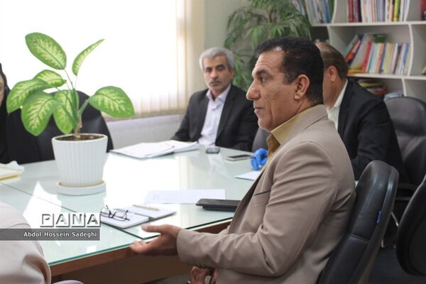 نشست کار گروه استانی لباس فرم دانش‌آموزی استان بوشهر