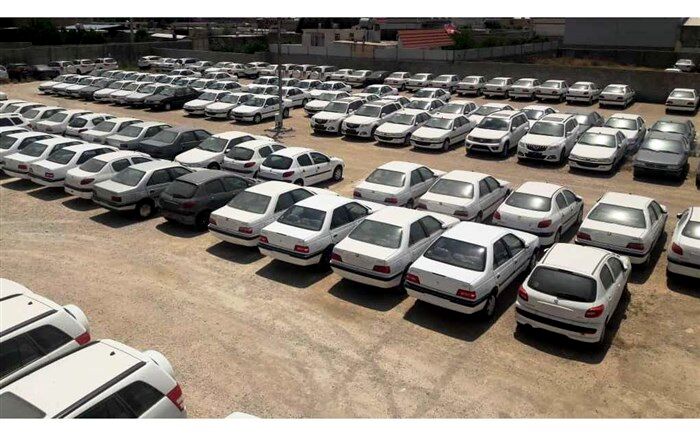 عمل احتکار در هیچ یک از خودروسازی‌های فعال استان، موضوعیت ندارد