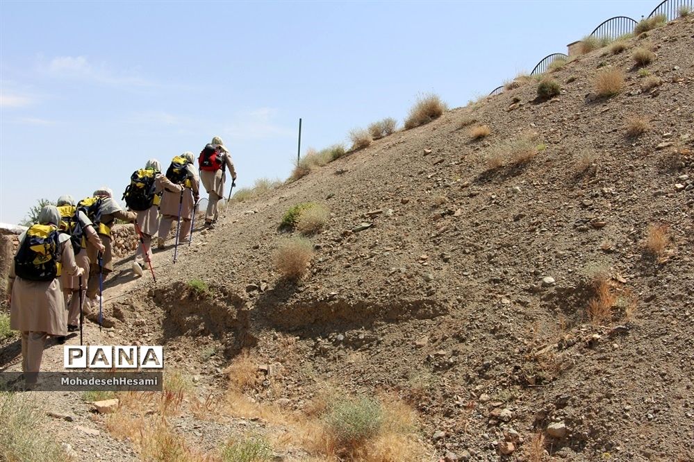 تولید محتوای آموزش کوهنوردی در اردوی یک روزه سازمان دانش آموزی
