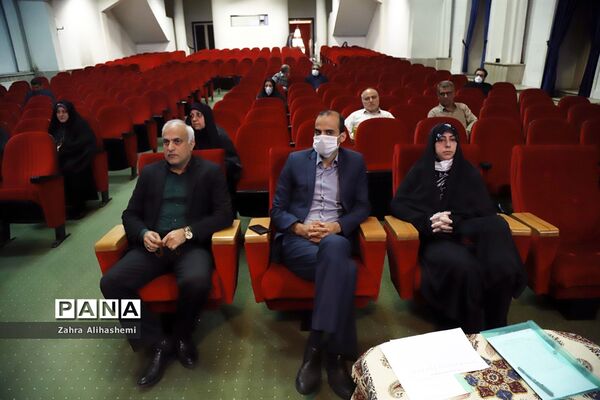 جلسه توجیهی کارشناس مسئولان مناطق و ناظرین طرح نظارت بر ثبت نام و شهریه مدارس غیردولتی شهر تهران