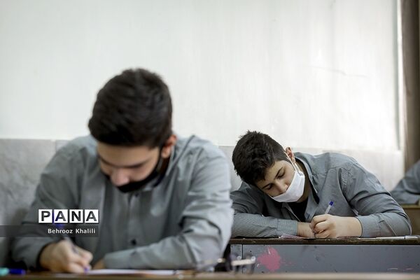 امتحانات دوره متوسطه با رعایت فاصله اجتماعی