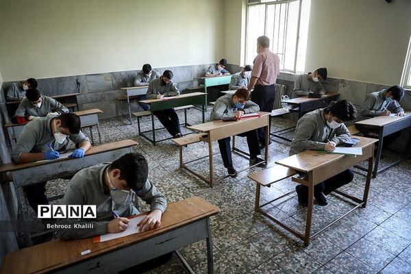 امتحانات دوره متوسطه با رعایت فاصله اجتماعی