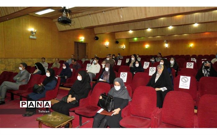 جلسه آموزش نحوه گندزدایی محیط برای مراقبین سلامت و  خدمتگذاران