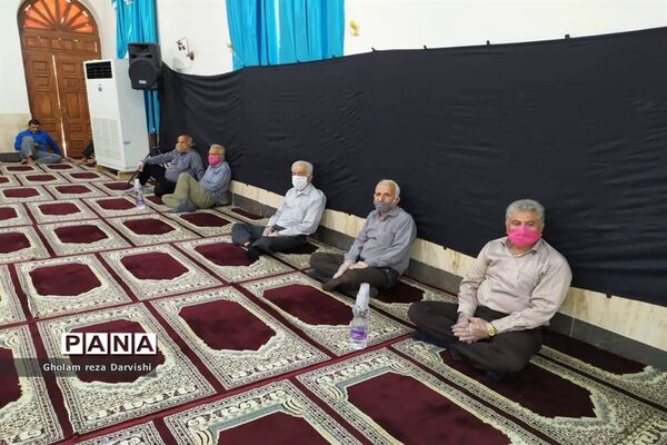 مراسم سالروز رحلت  امام خمینی (ره) جایگاه نماز جمعه با حضور فرهنگیان و اهالی شهر دلوار