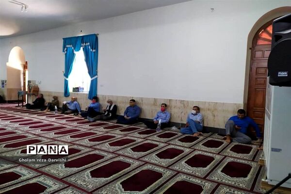 مراسم سالروز رحلت  امام خمینی (ره) جایگاه نماز جمعه با حضور فرهنگیان و اهالی شهر دلوار