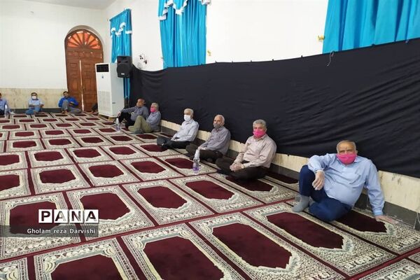 مراسم سالروز رحلت  امام خمینی (ره) جایگاه نماز جمعه با حضور فرهنگیان و اهالی شهر دلوار