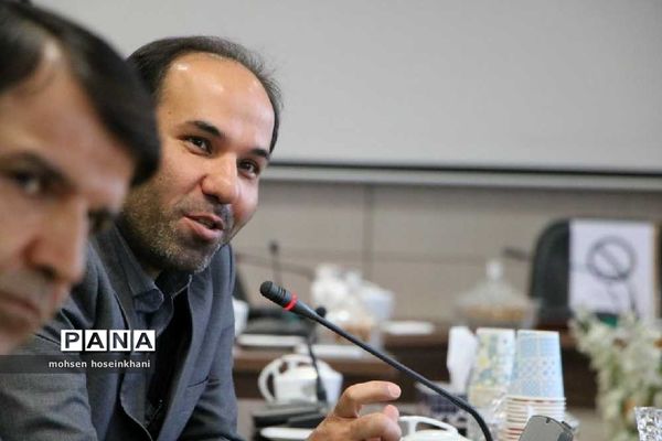 نشست معرفی کتاب در آموزش و پرورش قزوین