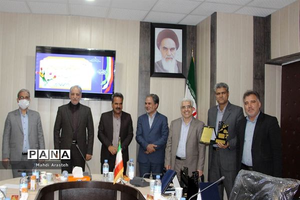 تجلیل از عوامل اجرایی ستاد بزرگداشت مقام معلم اداره آموزش و پرورش شهرستان بیرجند