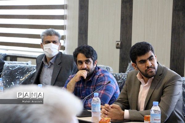 تجلیل از عوامل اجرایی ستاد بزرگداشت مقام معلم اداره آموزش و پرورش شهرستان بیرجند