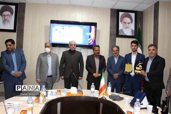 تجلیل از عوامل اجرایی ستاد بزرگداشت مقام معلم اداره آموزش و پرورش شهرستان بیرجند