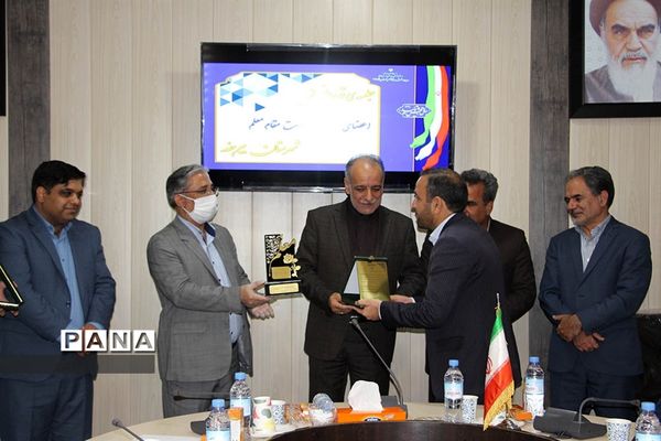 تجلیل از عوامل اجرایی ستاد بزرگداشت مقام معلم اداره آموزش و پرورش شهرستان بیرجند