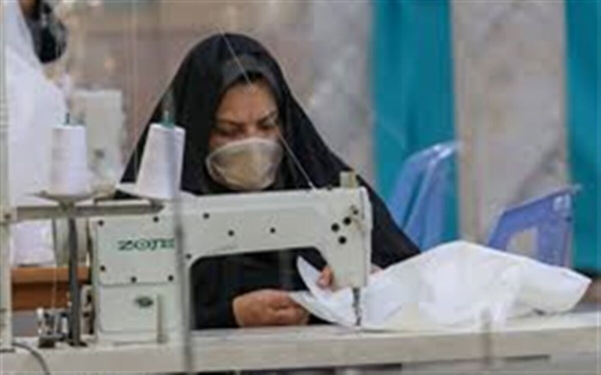 دوخت رایگان ۱۵۰۰ دست لباس کادر درمانی توسط بانوان شاهین‌دژی