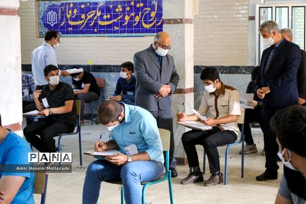 بازدید مدیرکل آموزش و پرورش آذربایجان غربى از نحوه برگزارى امتحانات نهایى
