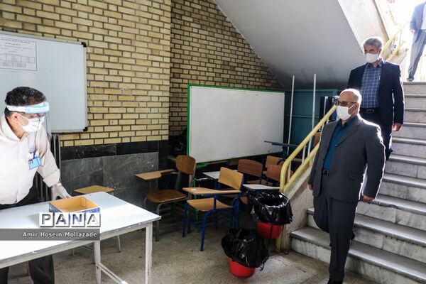 بازدید مدیرکل آموزش و پرورش آذربایجان غربى از نحوه برگزارى امتحانات نهایى