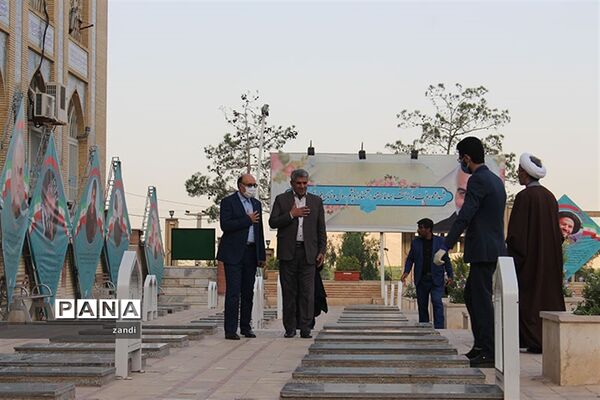 حضور مشاورمعاون پرورشی وزارت آموزش وپرورش در گلزاری شهدای کرمان