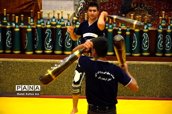 برگزارى مراسم آزادسازى زندانیان جرائم غیر عمد ورزشکار و جوان آذربایجان شرقى.