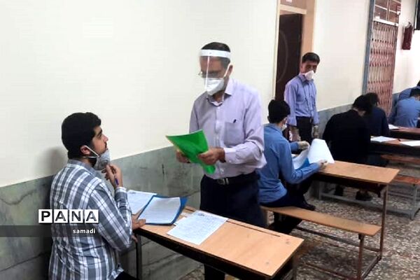 حضور پرشور دانش‌آموزان پایه دوازدهم منطقه 13 در حوزه‌های امتحانی