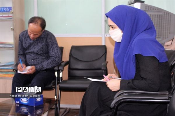 نشست هم‌اندیشی کارکنان سازمان دانش آموزی استان بوشهر با محوریت تولید محتوا جهت شبکه آموزش دانش آموزی ( شاد )