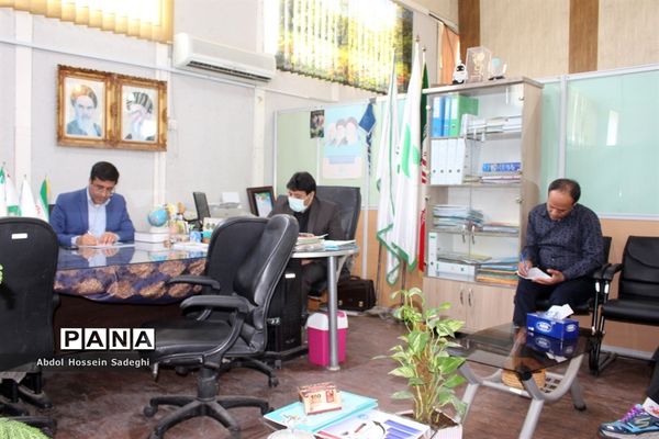 نشست هم‌اندیشی کارکنان سازمان دانش آموزی استان بوشهر با محوریت تولید محتوا جهت شبکه آموزش دانش آموزی ( شاد )