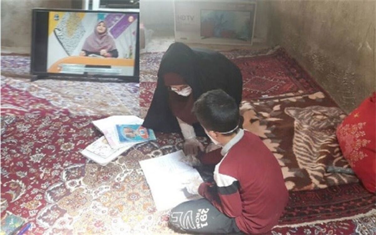 خریداری تلویزیون از سوی معلم اهری برای جانماندن دانش‌آموزش از آموزش‌های تلویزیونی