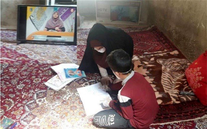 خریداری تلویزیون از سوی معلم اهری برای جانماندن دانش‌آموزش از آموزش‌های تلویزیونی