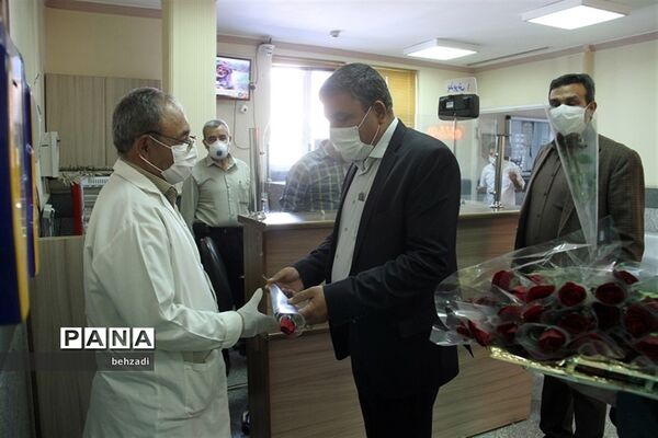 تجلیل از کادر کلینیک فرهنگیان