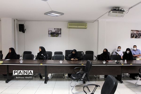 نشست صمیمی قائم مقام سازمان دانش آموزی با کارکنان سازمان