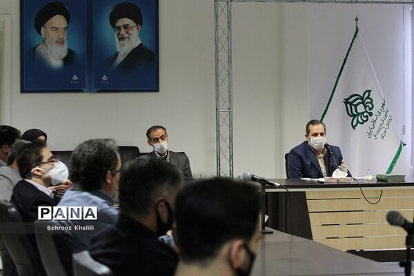 نشست صمیمی قائم مقام سازمان دانش آموزی با کارکنان سازمان