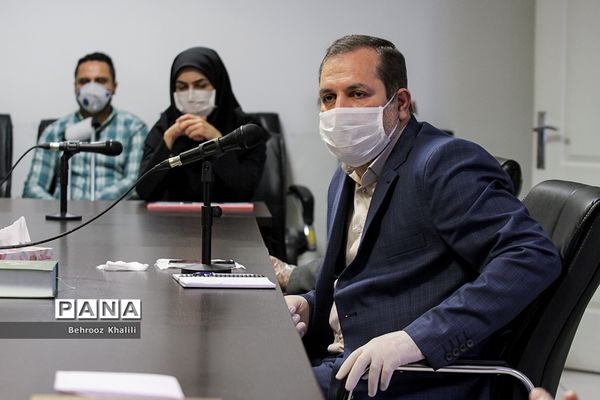 نشست صمیمی قائم مقام سازمان دانش آموزی با کارکنان سازمان