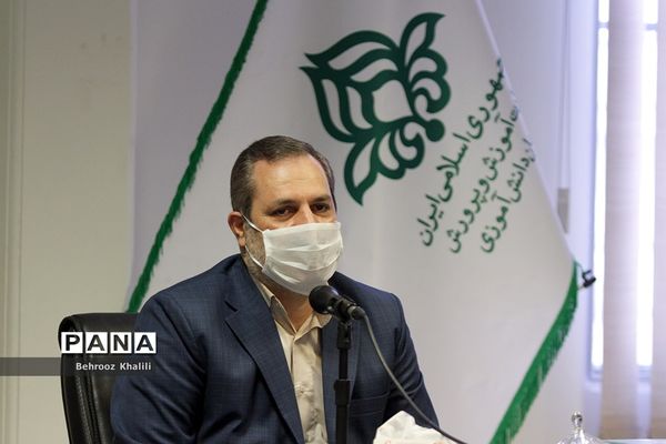 نشست صمیمی قائم مقام سازمان دانش آموزی با کارکنان سازمان