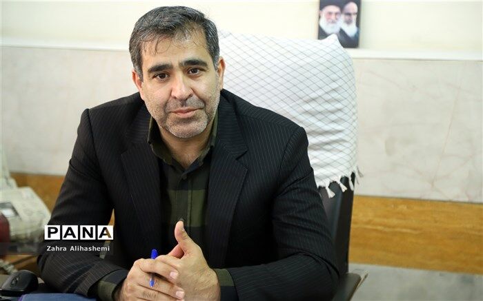 پیراسته نیا: حواس مان باشد که مادر و پدرهای شهدا دارند یکی یکی می روند