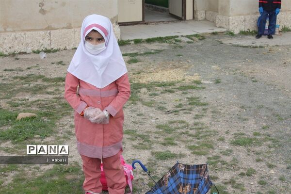توزیع بسته‌های آموزشی توسط مدیر‌کل آموزش و پرورش استان زنجان در مناطق محروم