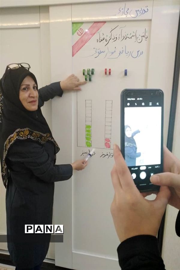 تداوم تلاش معلمان تهرانی برای تدریس در فضای مجازی