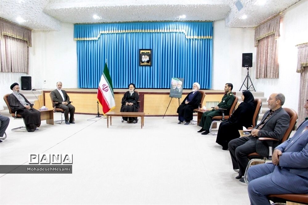 دیدار مدیرکل آموزش و پرورش استان خراسان جنوبی با نماینده ولی فقیه