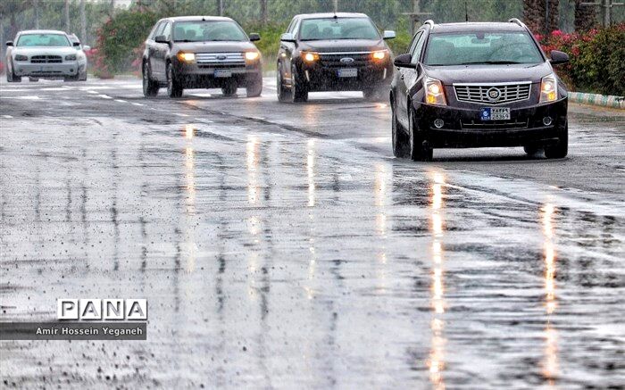 بارش باران در محورهای مواصلاتی ۲ استان کشور