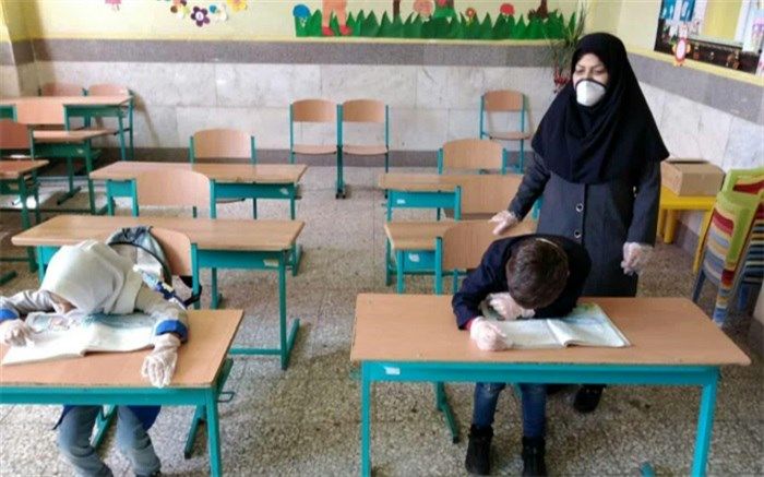 برگزاری کلاس درس معلم  آموزش و پرورش رباط کریم با رعایت فاصله گذاری  اجتماعی