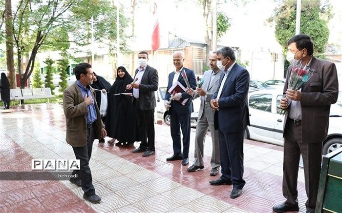 تجلیل مدیرکل آموزش و پرورش استان کرمان از کارکنان حوزه ستادی اداره کل