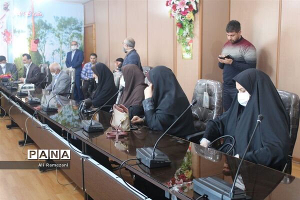 آیین تجلیل از معلمان نمونه در شهرستان قائمشهر