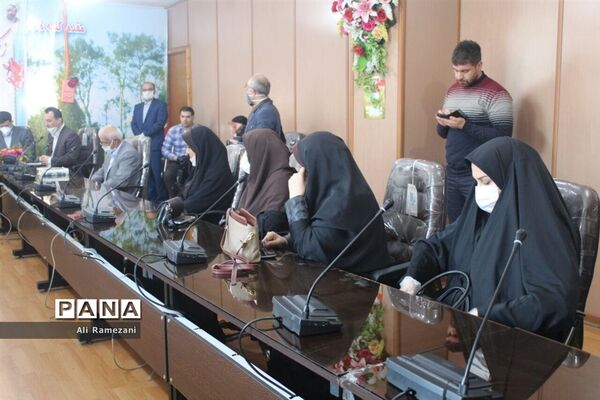 آیین تجلیل از معلمان نمونه در شهرستان قائمشهر