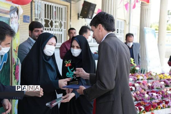 مراسم تجلیل از معلمان نمونه ناحیه2 شهرکرد