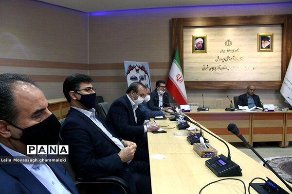 ویدئو کنفرانس مدیرکل آموزش و پرورش آذربایجان شرقی با معلمان منتخب نواحی و مناطق