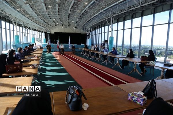 جلسه ستاد راهبردی بنیاد فرهنگی آرش و تجلیل از مدیر نمونه استانی در میاندرود